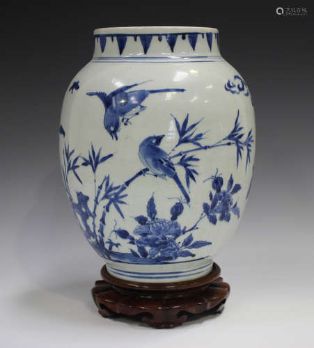 A Chinese Transitional blue and white porcelain jar, mid-17t...