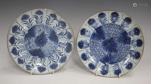 A pair of Chinese blue and white aster pattern export porcel...