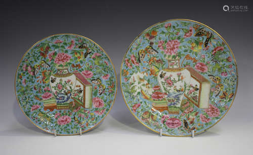 A graduated pair of Chinese Canton famille rose porcelain pl...