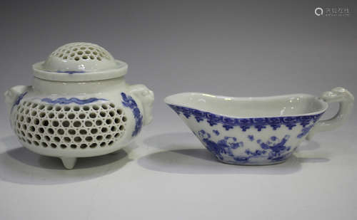 A Japanese Hirado (Mikawachi) blue and white porcelain koro ...