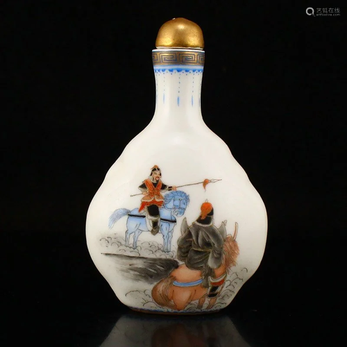 Gilt Gold Famille Rose Figure Porcelain Snuff Bottle