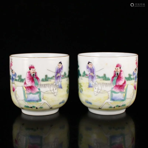 A Pair Chinese Gilt Edge Famille Rose Porcelain Cups