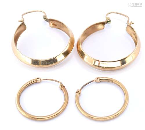 TWO PAIRS OF HALLMARKED GOLD HOOP EARRINGS.