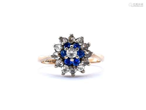 9CT GOLD HALLMARKED CLUSTER RING