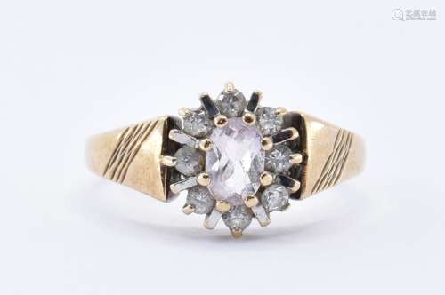 HALLMARKED 9CT GOLD WHITE STONE CLUSTER RING.