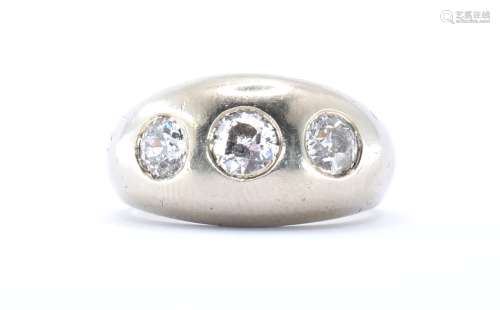 14CT WHITE GOLD AND THREE STONE GYPSY RING.