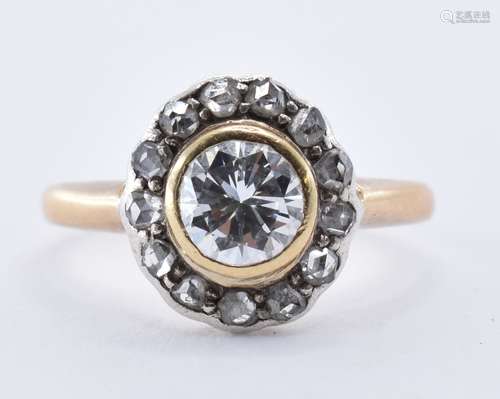 18CT GOLD AND DIAMOND CLUSTER RING