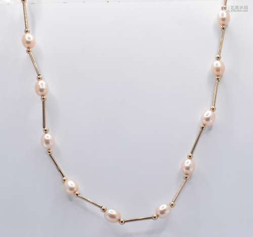 9CT GOLD AND CULTURED PEARL NECKLACE