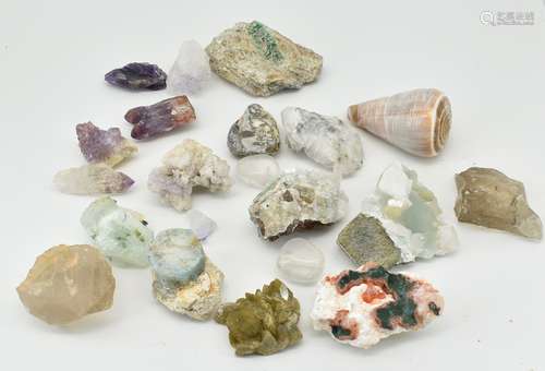 COLLECTION OF MINERAL SPECIMENS