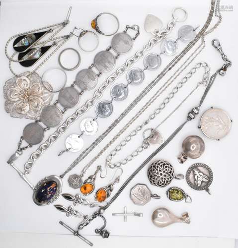 GROUP OF MIXED SILVER JEWELLERY