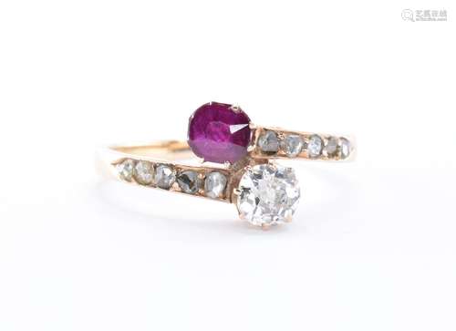 GOLD DIAMOND AND RUBY CROSSOVER RING