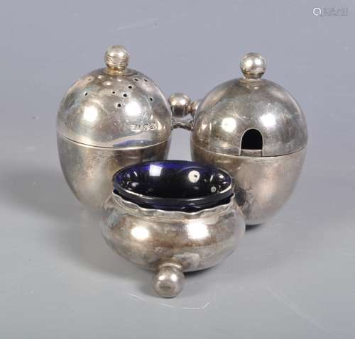 VICTORIAN ARTS AND CRAFTS HALLMARKED SILVER ACORN CREUT SET.