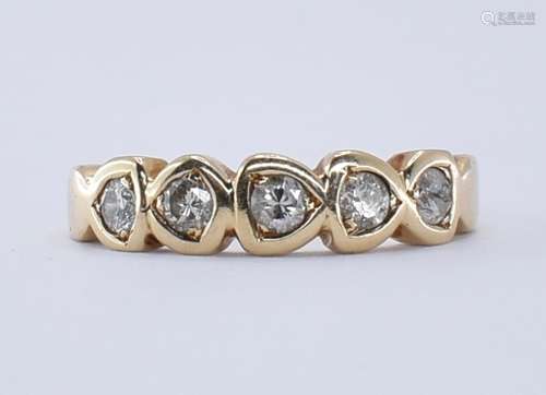 14CT GOLD FIVE STONE DIAMOND RING