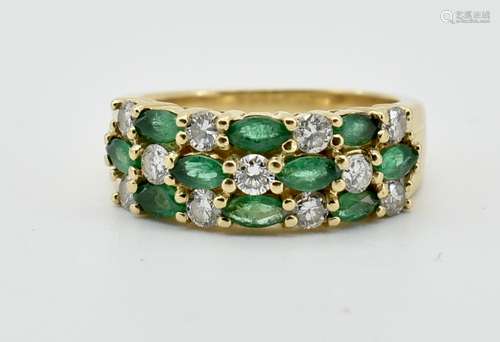 18CT GOLD EMERALD & DIAMOND RING