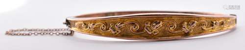 1930'S 9CT GOLD FLORAL DESIGN BANGLE