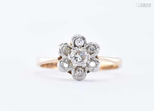 14CT GOLD AND DIAMOND CLUSTER RING