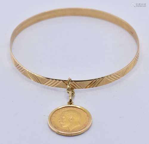 18CT GOLD BANGLE 1912 SOVEREIGN COIN