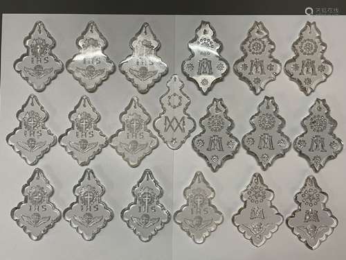 Lot de 19 pampilles en cristal Religieuse XIX° siècle. 12 x ...