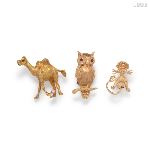 COLLECTION OF YELLOW GOLD ANIMAL BROOCHES