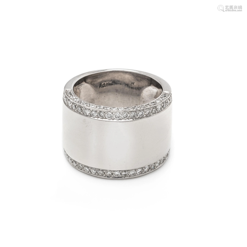 WHITE GOLD AND DIAMOND RING