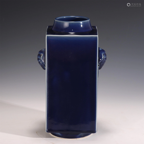 A BLUE GLAZE SQUARE VASE WITH DOUBLE HANDLES