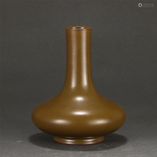 A TEA-DUST GLAZE PORCELAIN VASE