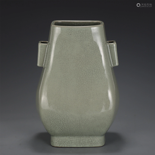 A GUAN TYPE GLAZE ARROW VASE