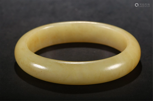 A YELLOW JADE BANGLE