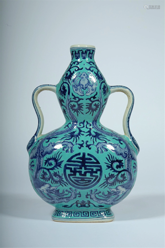 A GREEN GROUND BLUE AND WHITE VASE