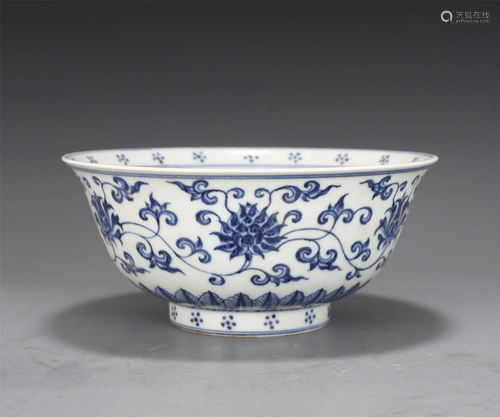 A BLUE AND WHITE FLORAL BOWL