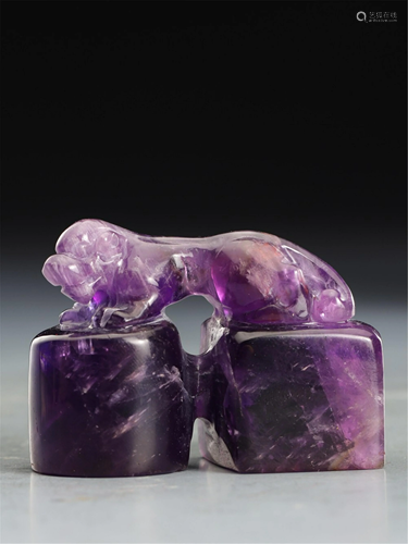 A PURPLE CRYSTAL CARVED DOUBLE-SEAL