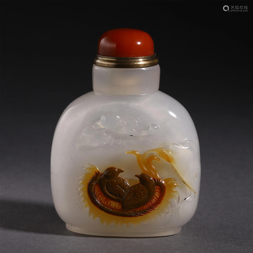 AN AGATE CARVED BIRDS SNUFF BOTTLE