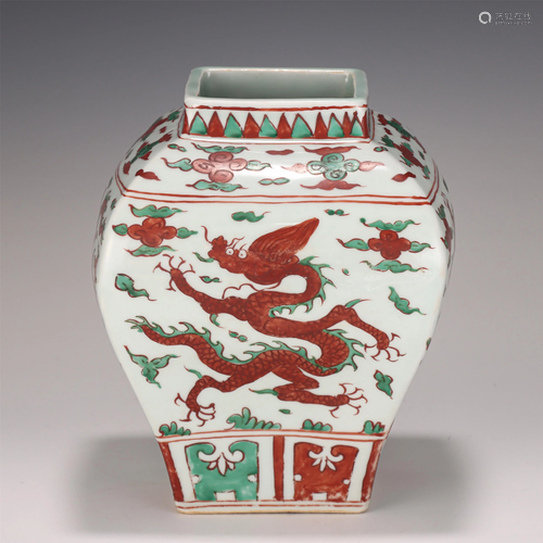 A GREEN AND RED DRAGON SQUARE JAR