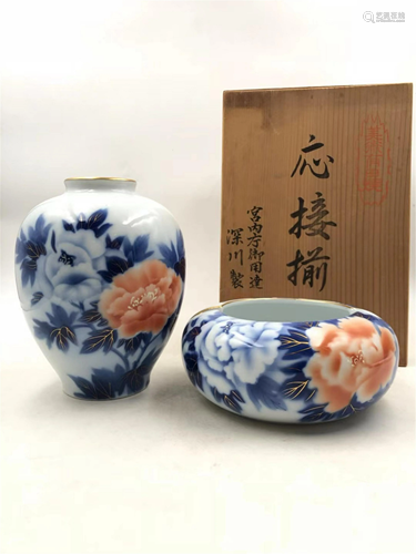 A SET OF JAPANESE PORCELAIN FLORAL ASHTRAYS