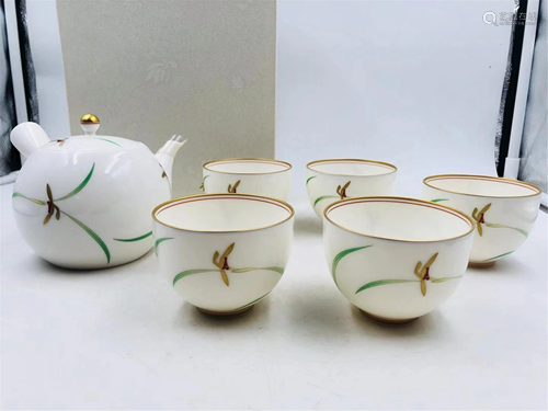 A SET OF JAPANESE ORCHID PATTERNS TEA WARES