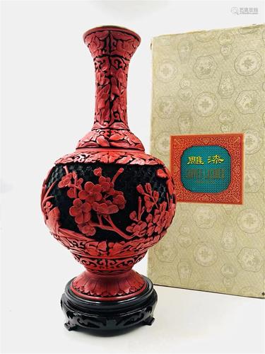 A CARVED RED AND BLACK LACQUER FLORAL VASE