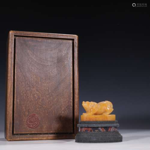 旧藏 田黄石带木盒 貔貅钮 印章