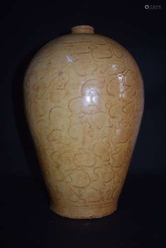 洪州窑暗刻缠枝纹梅瓶