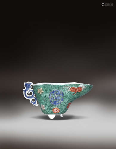 清五彩灵芝花卉团龙纹三足爵杯(1644-1912)