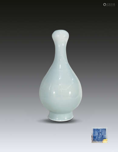 清乾隆天青釉蒜头瓶（1736-1799）