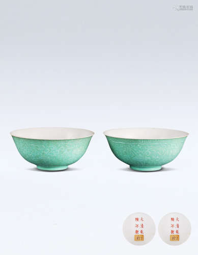 清绿釉堆白龙纹碗一对(1644-1912)