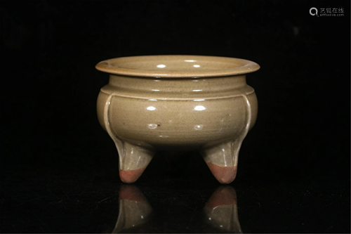 A LONGQUAN TYPE GLAZE TRIPOD PORCELAIN CENSER