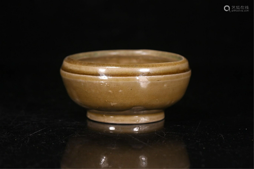 A LONGQUAN TYPE GLAZE PORCELAIN BOWL