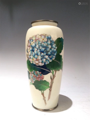 A JAPANESE CLOISONNE FLORAL VASE