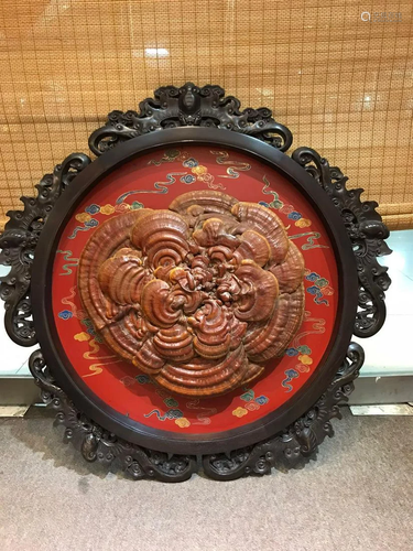 A LINGZHI INLAID HARDWOOD DECORATION