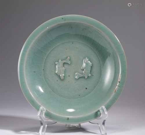 A LONGQUAN TYPE CELADON GLAZE DOUBLE-FISHES PLATE