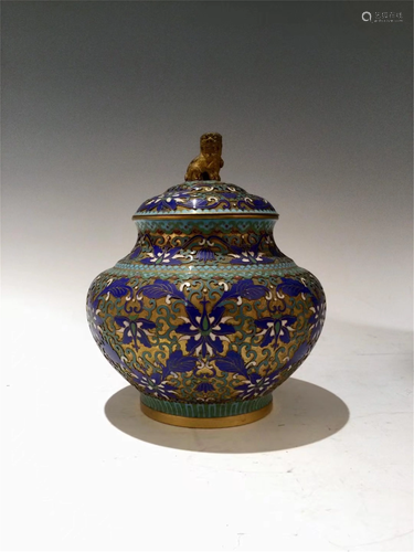 A CLOISONNE TEA-LEAF JAR AND COVER WITH LION HANDLE