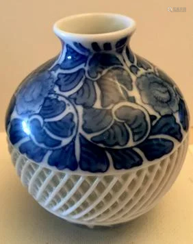 Chinese Blue White mini Vase, Estate Decor