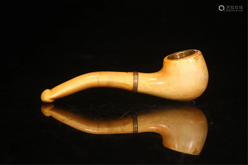 A CARVED TOBACCO PIPE