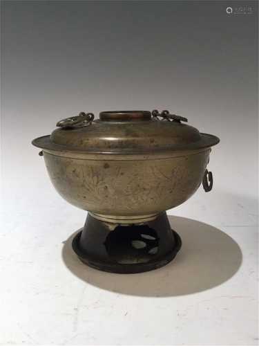 AN INCISED BRONZE HOTPOT WITH DOUBLE HANDLES